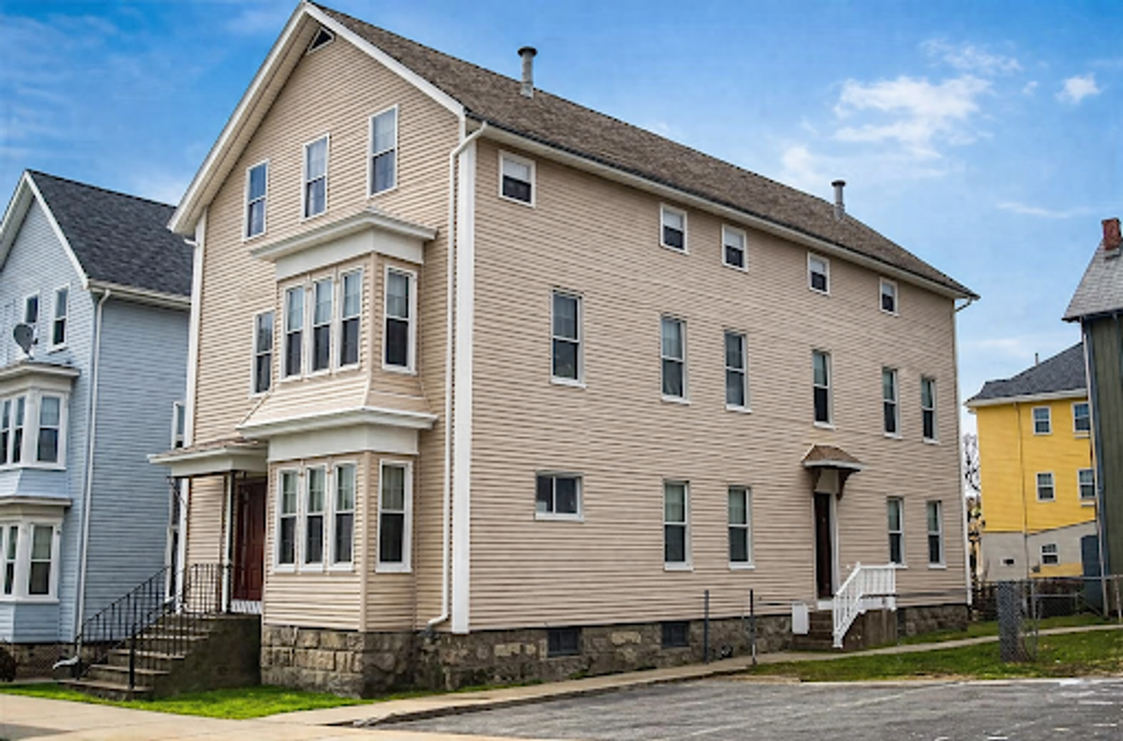 Fall River Apartment: 686 Plymouth Avenue