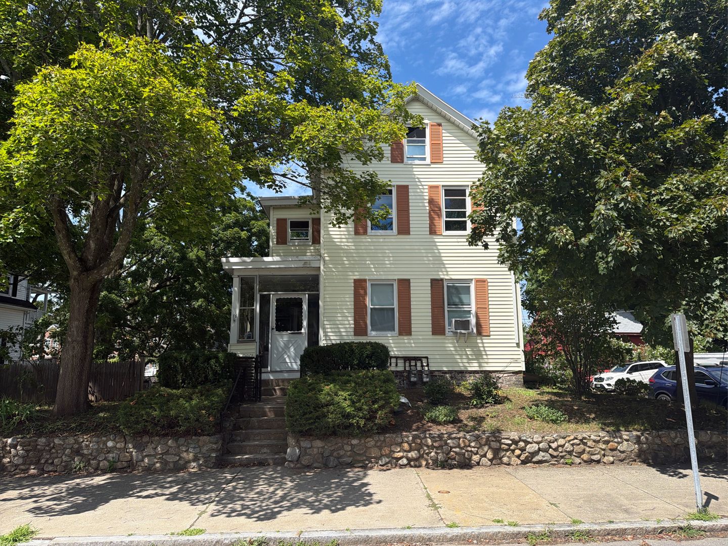 Reading Apartment: 76 Pleasant St