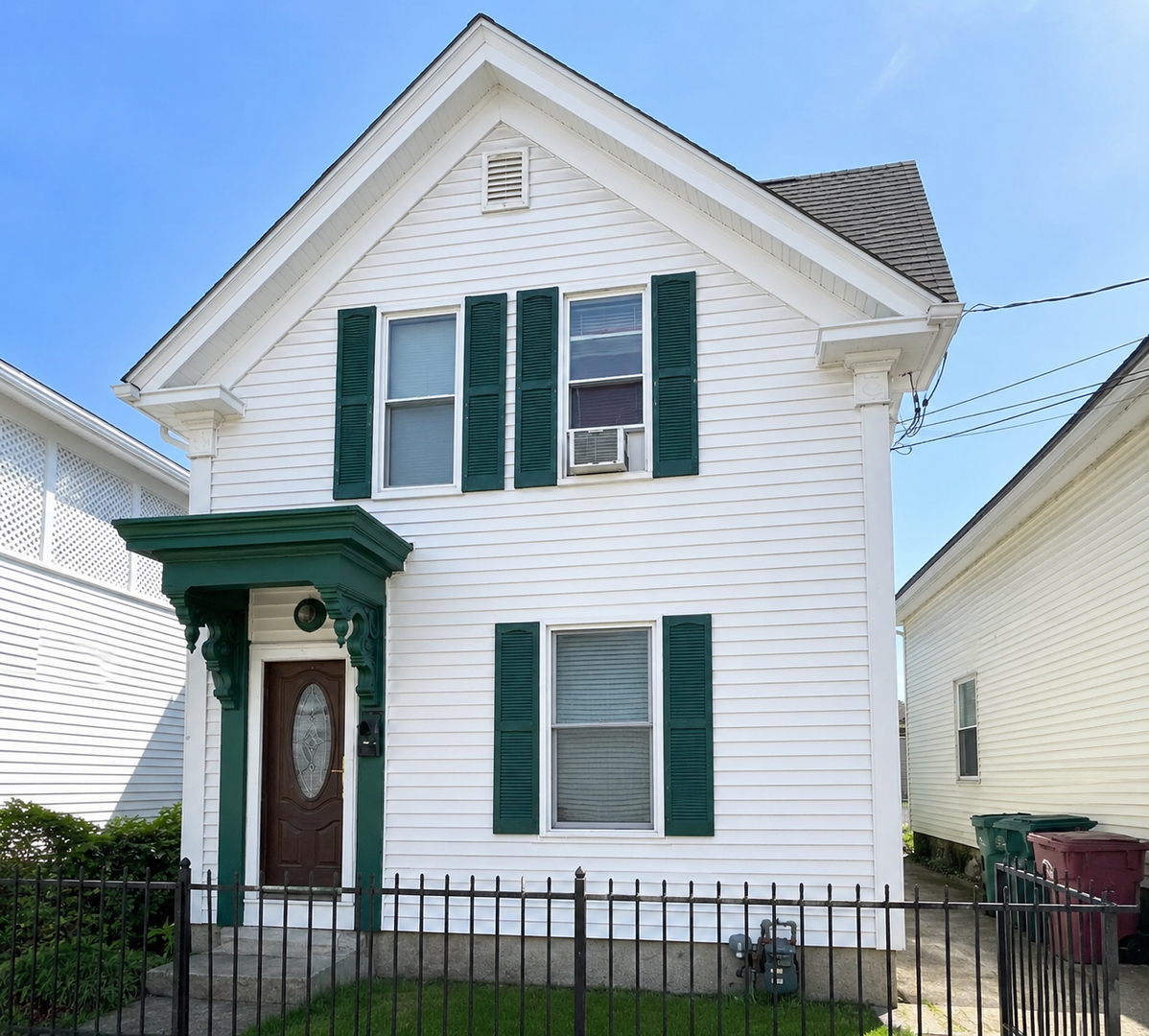 Lowell House: 5 Clarks CT