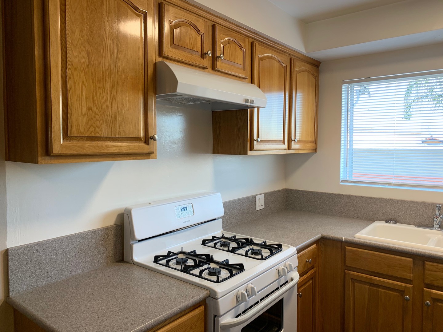 El Segundo Apartment: 824 E. Grand Avenue