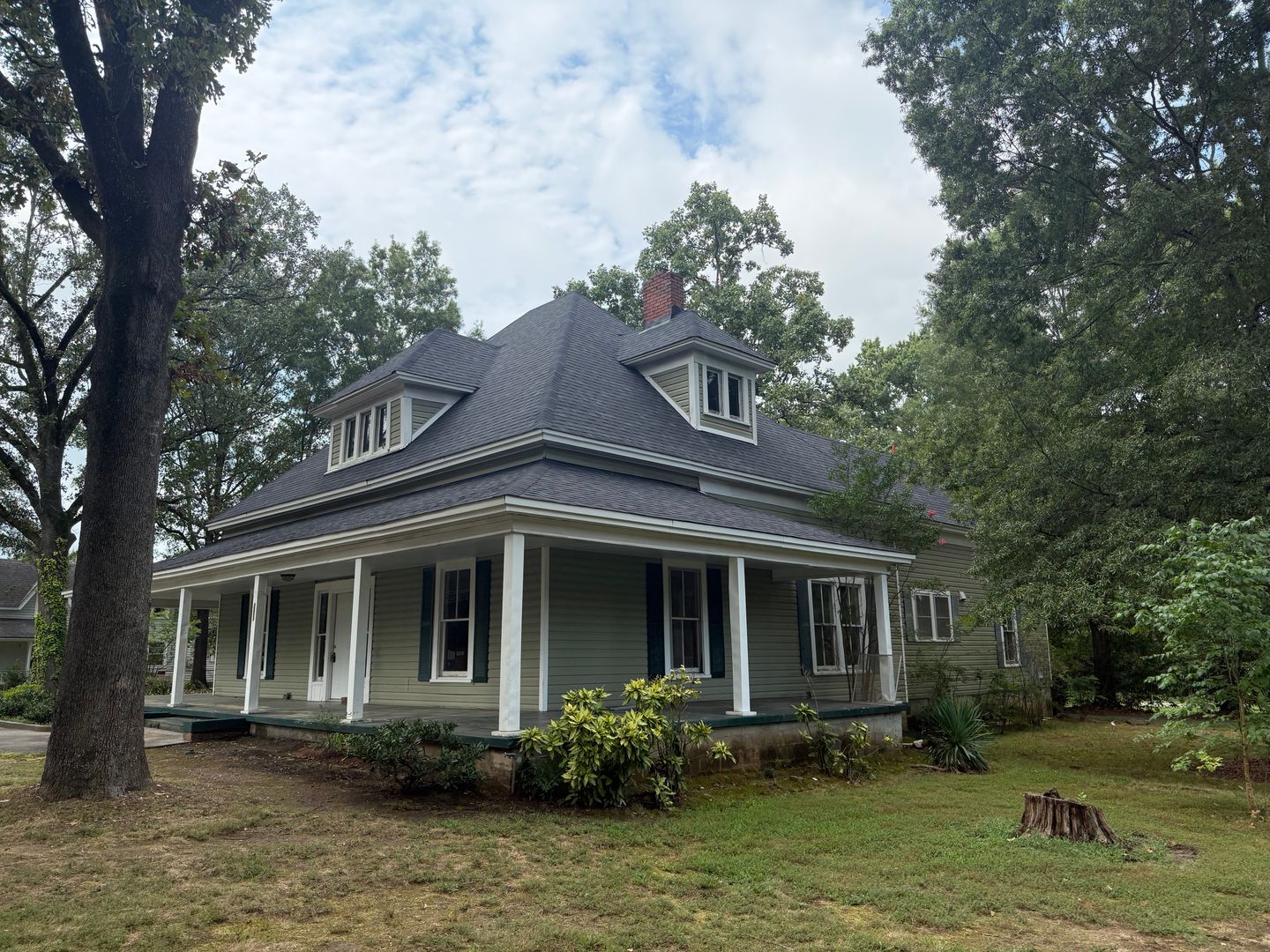 Wingate Apartment: 201 S. Main St