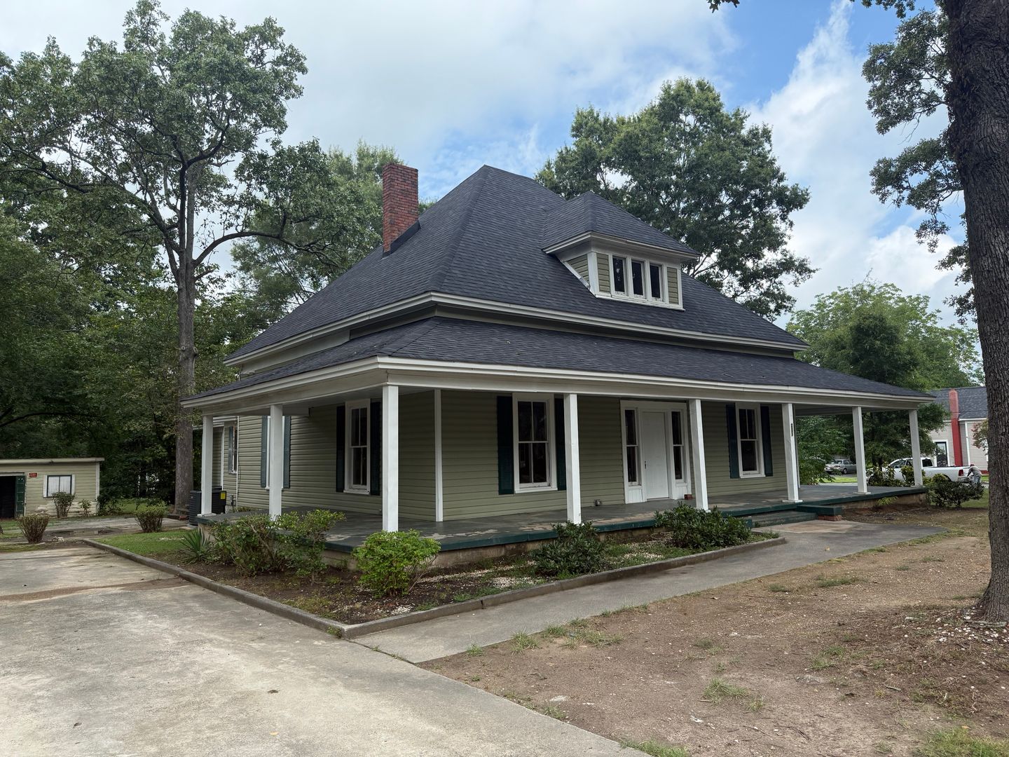 Wingate Apartment: 201 S. Main St