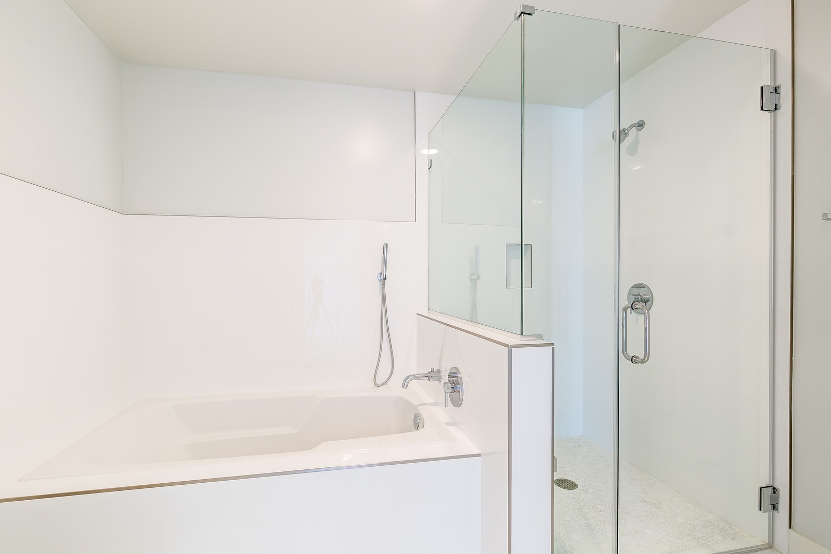 MODERNO East 9 of 27