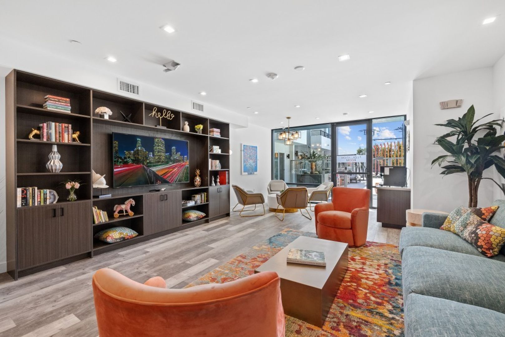 MODERNO NOHO West 11 of 12