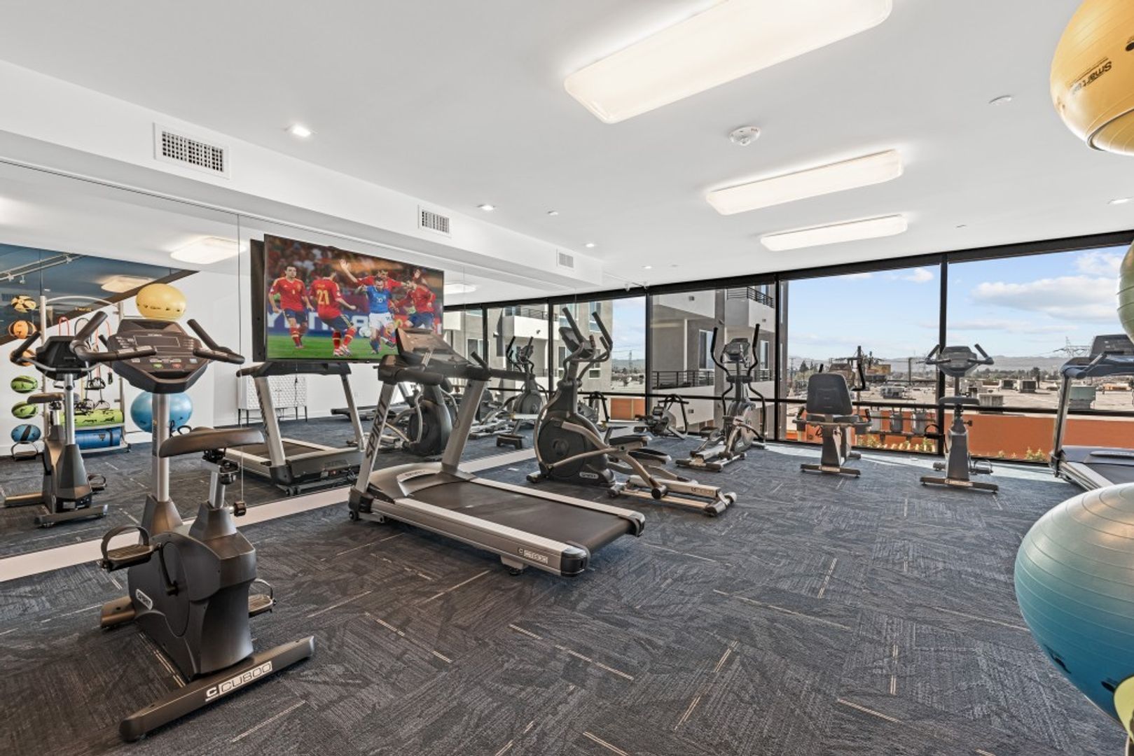 Gym at MODERNO NOHO West (4 of 7)