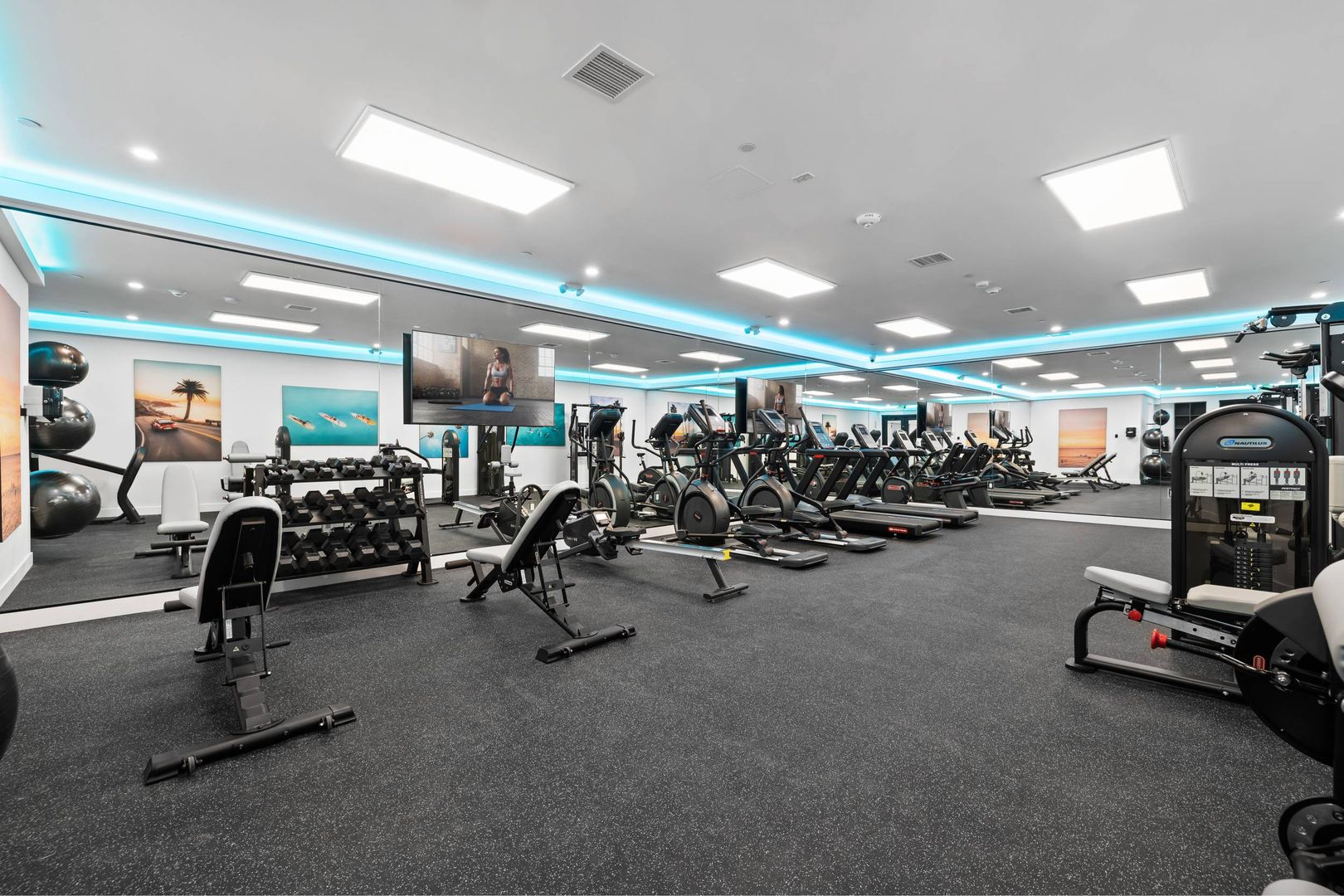 Gym at MODERNO Axis (5 of 7)