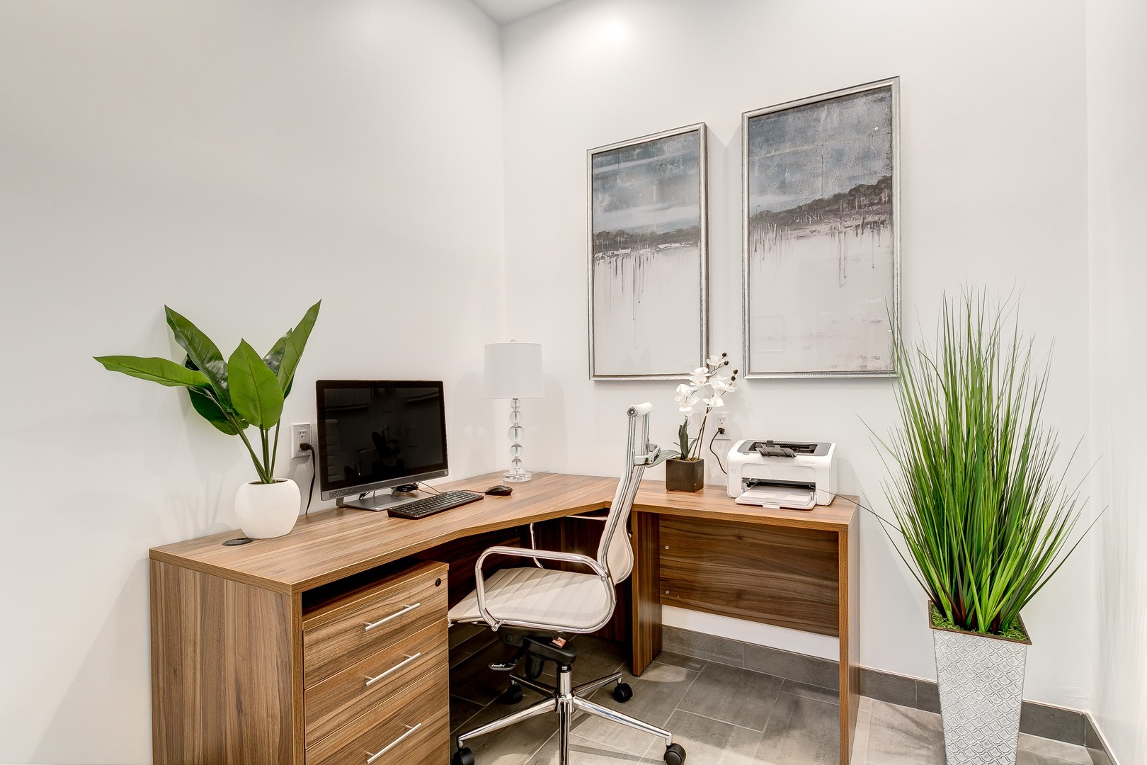 Work space at MODERNO East (3 of 7)