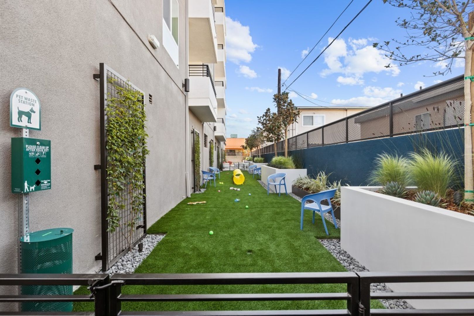 Dog park at MODERNO NOHO West (2 of 2)