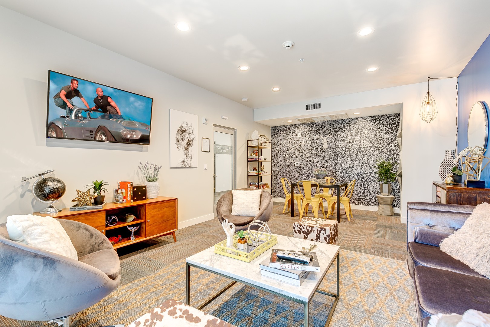 MODERNO East 24 of 27