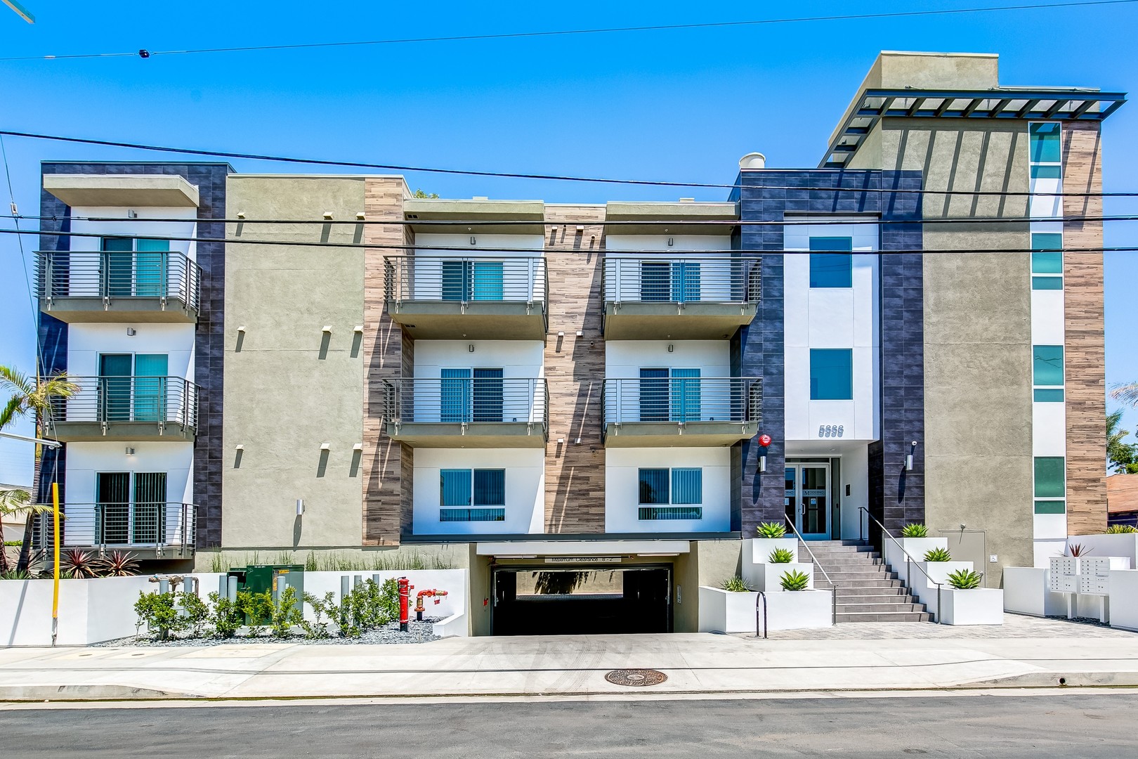 MODERNO East 2 of 27
