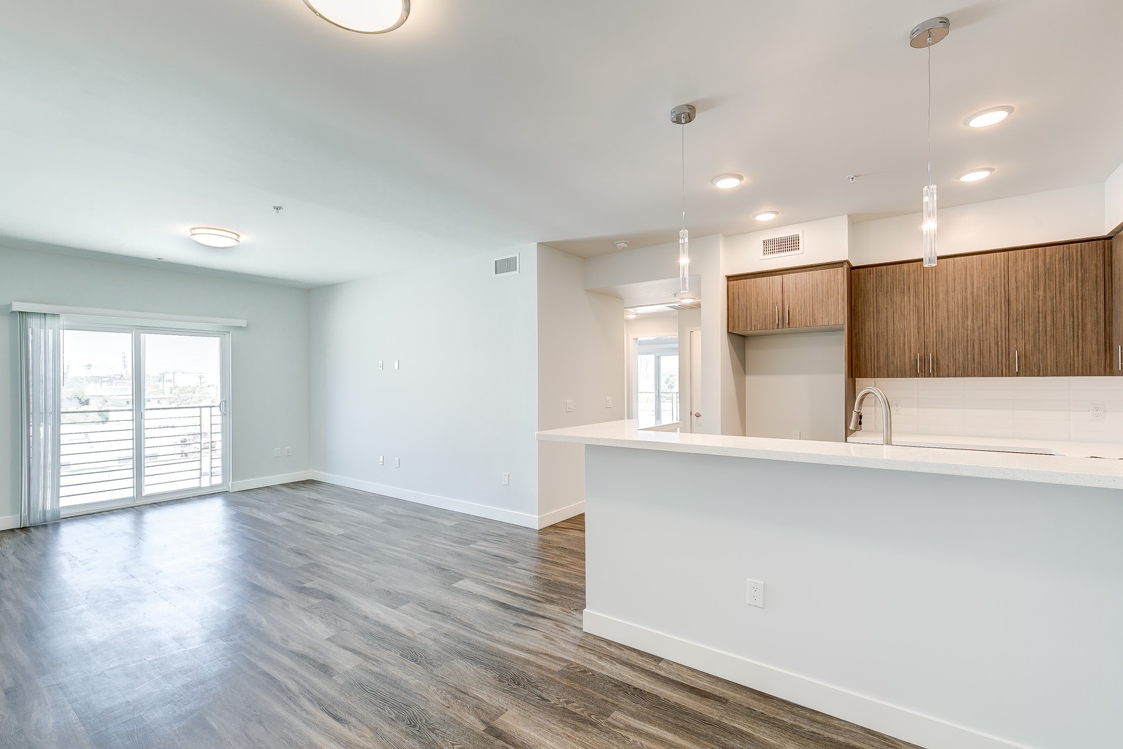 MODERNO East 5 of 27