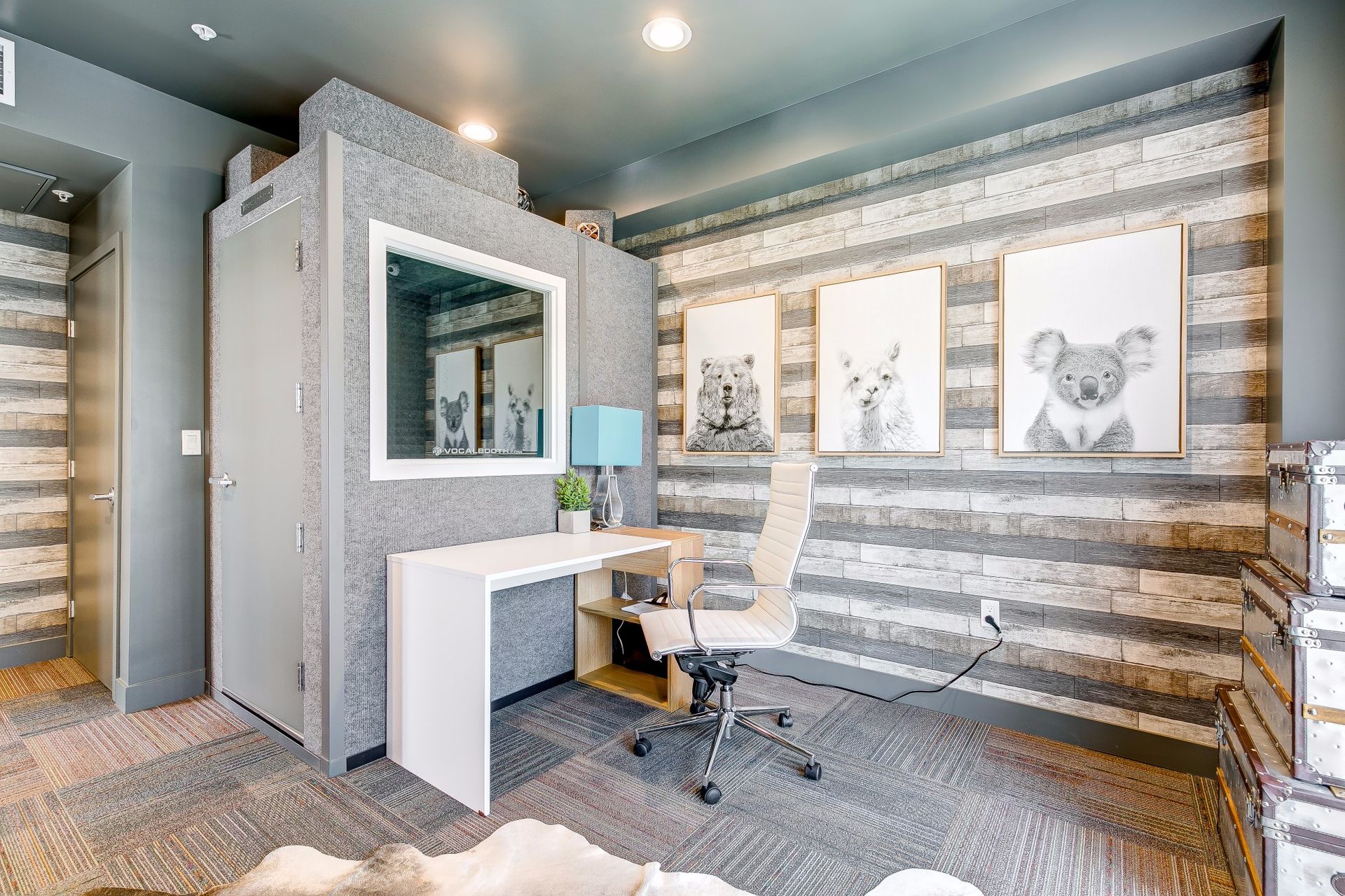 Work space at MODERNO East (2 of 7)