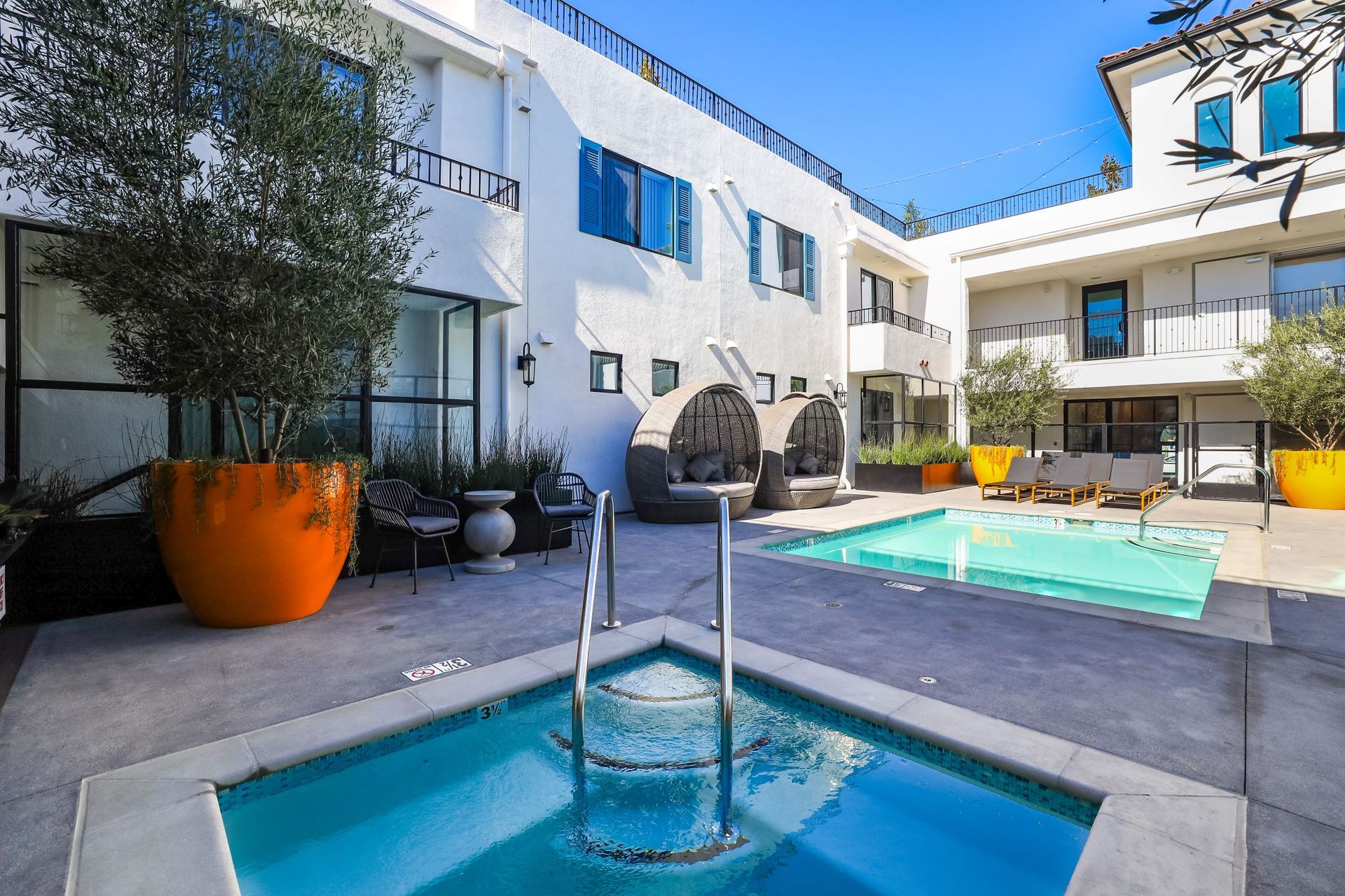 Pool at MODERNO La Granada (1 of 8)