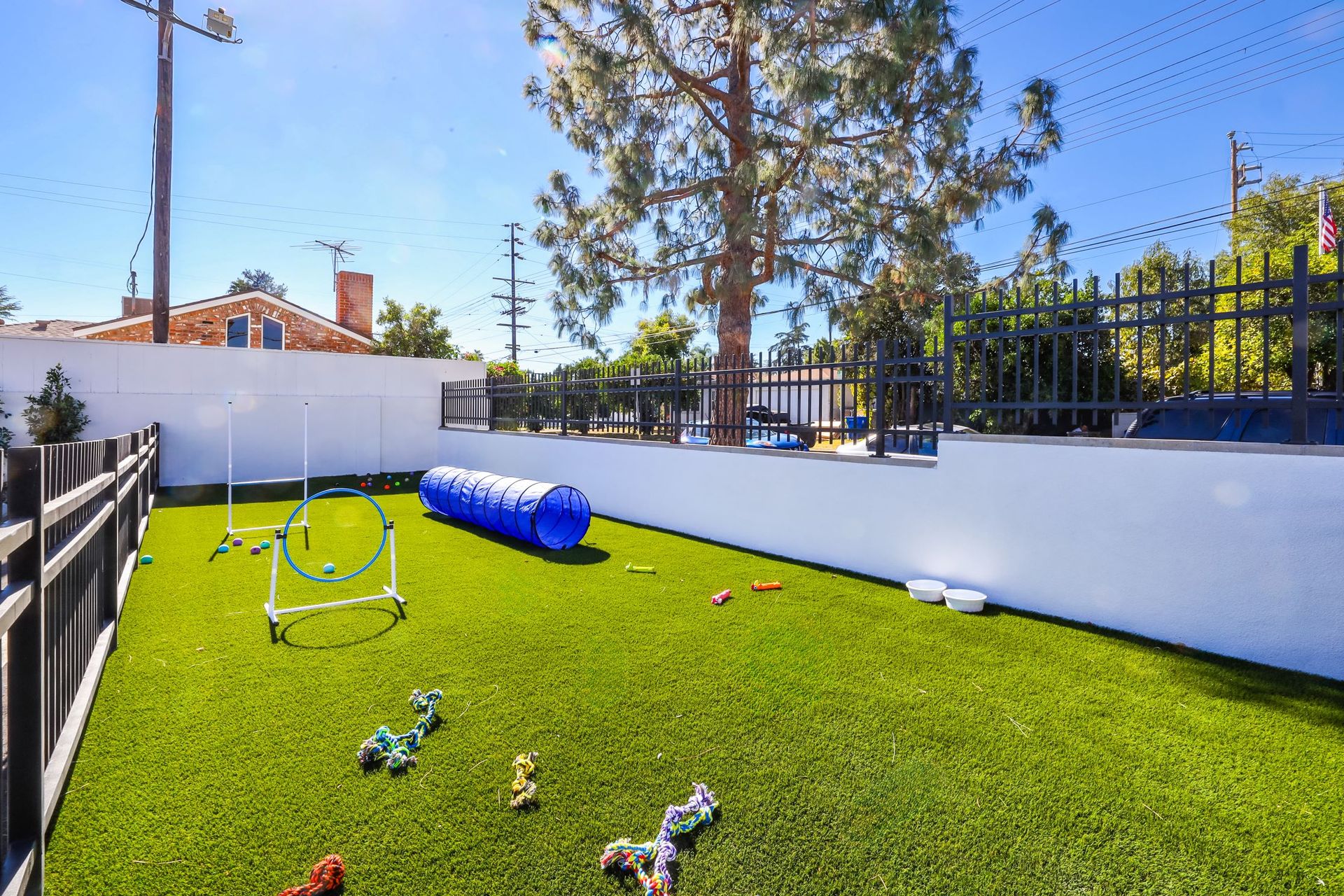 Dog park at MODERNO La Granada (2 of 5)