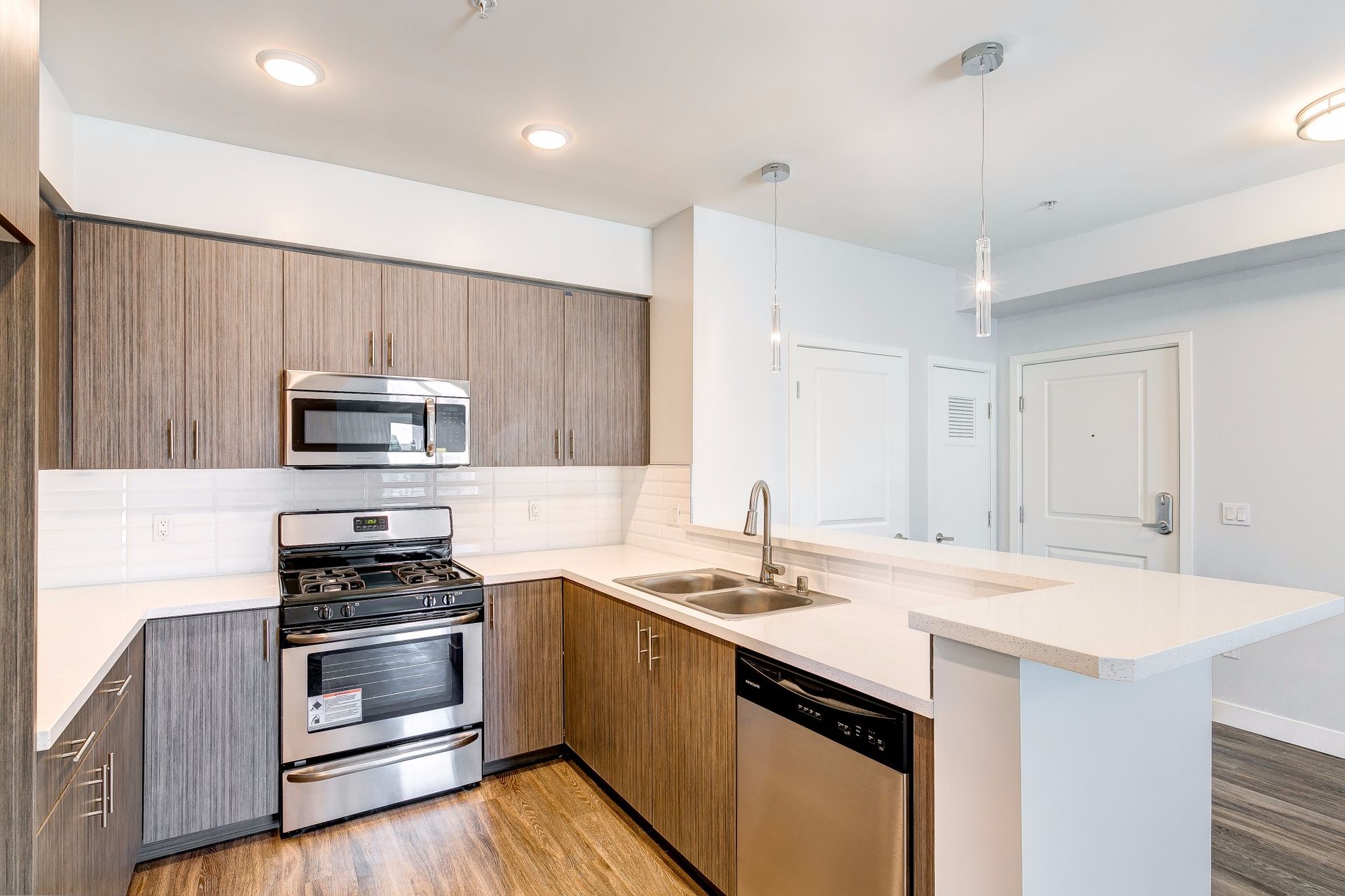North Hollywood Apartment: 5338 Cartwright Ave.