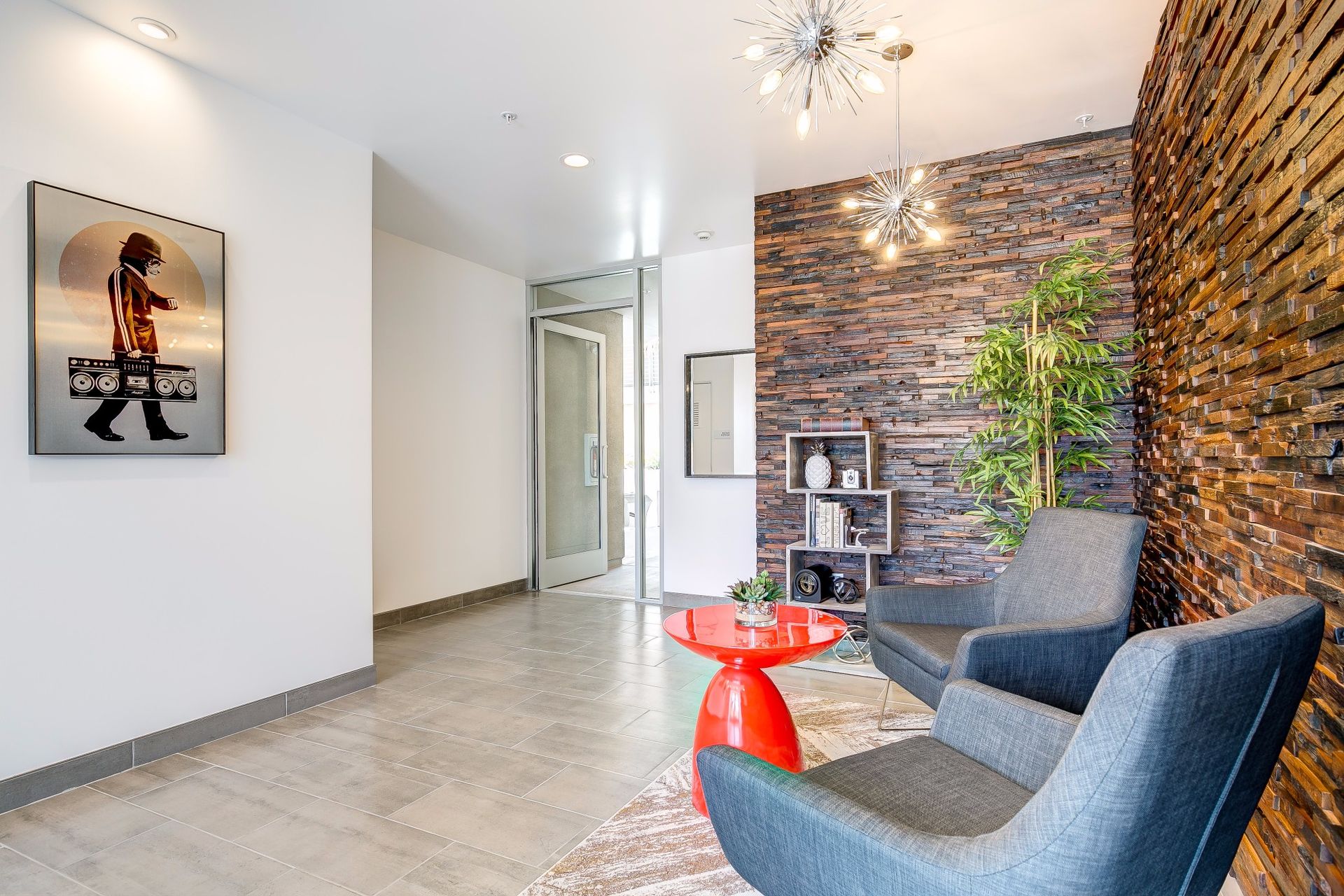 MODERNO East 8 of 12