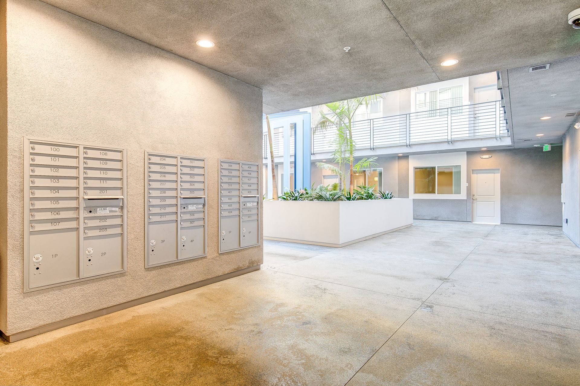 Lobby at MODERNO (3 of 6)