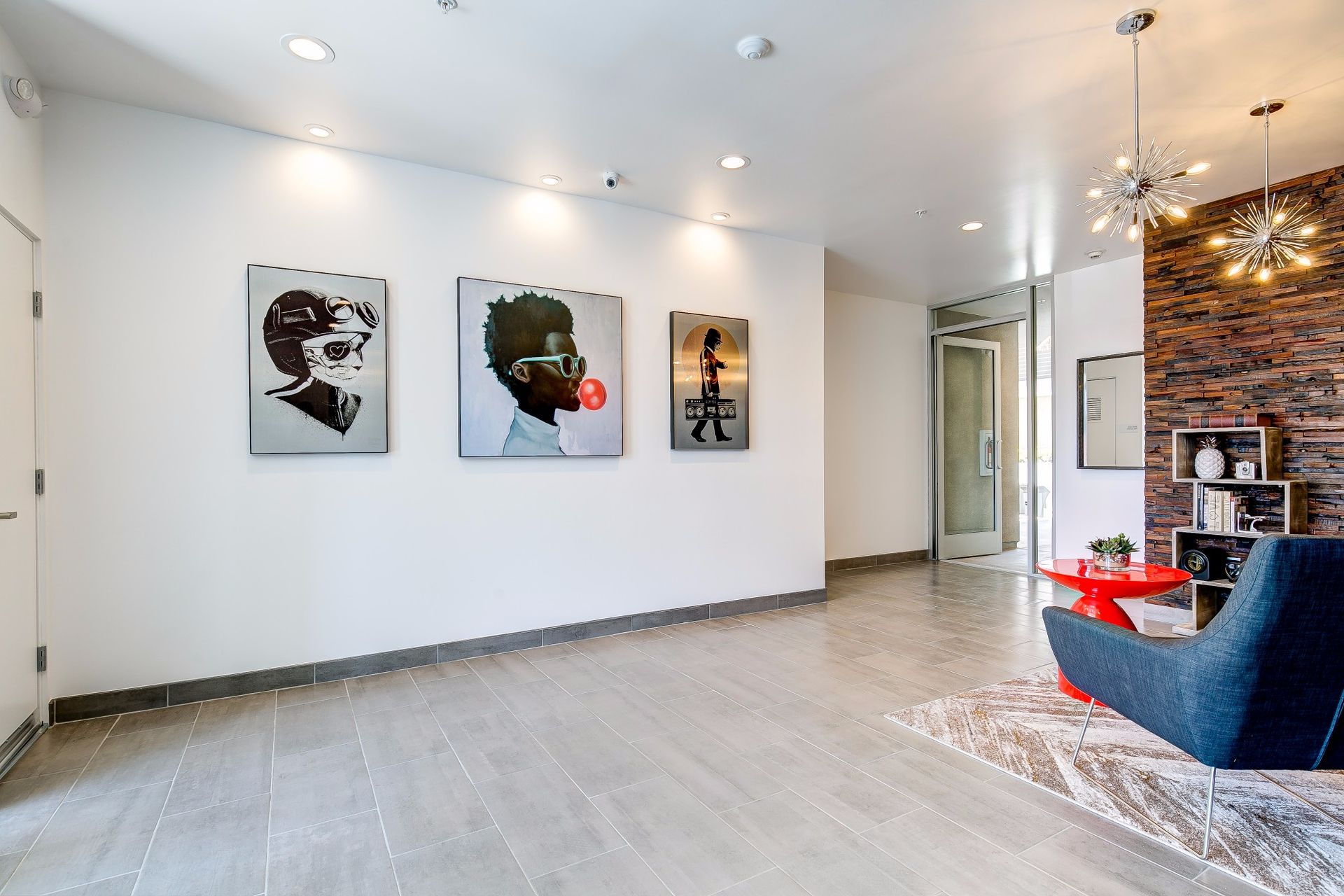 MODERNO East 7 of 12
