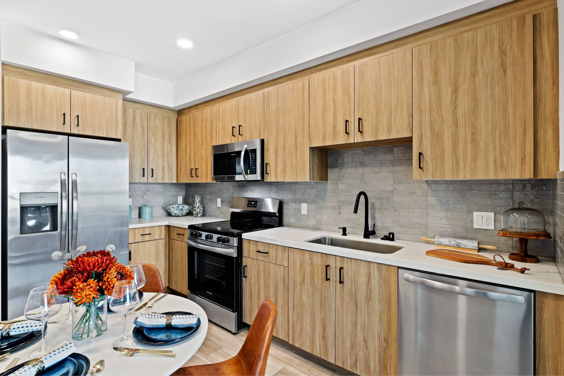 Van Nuys Apartment: 7650 Van Nuys Blvd.