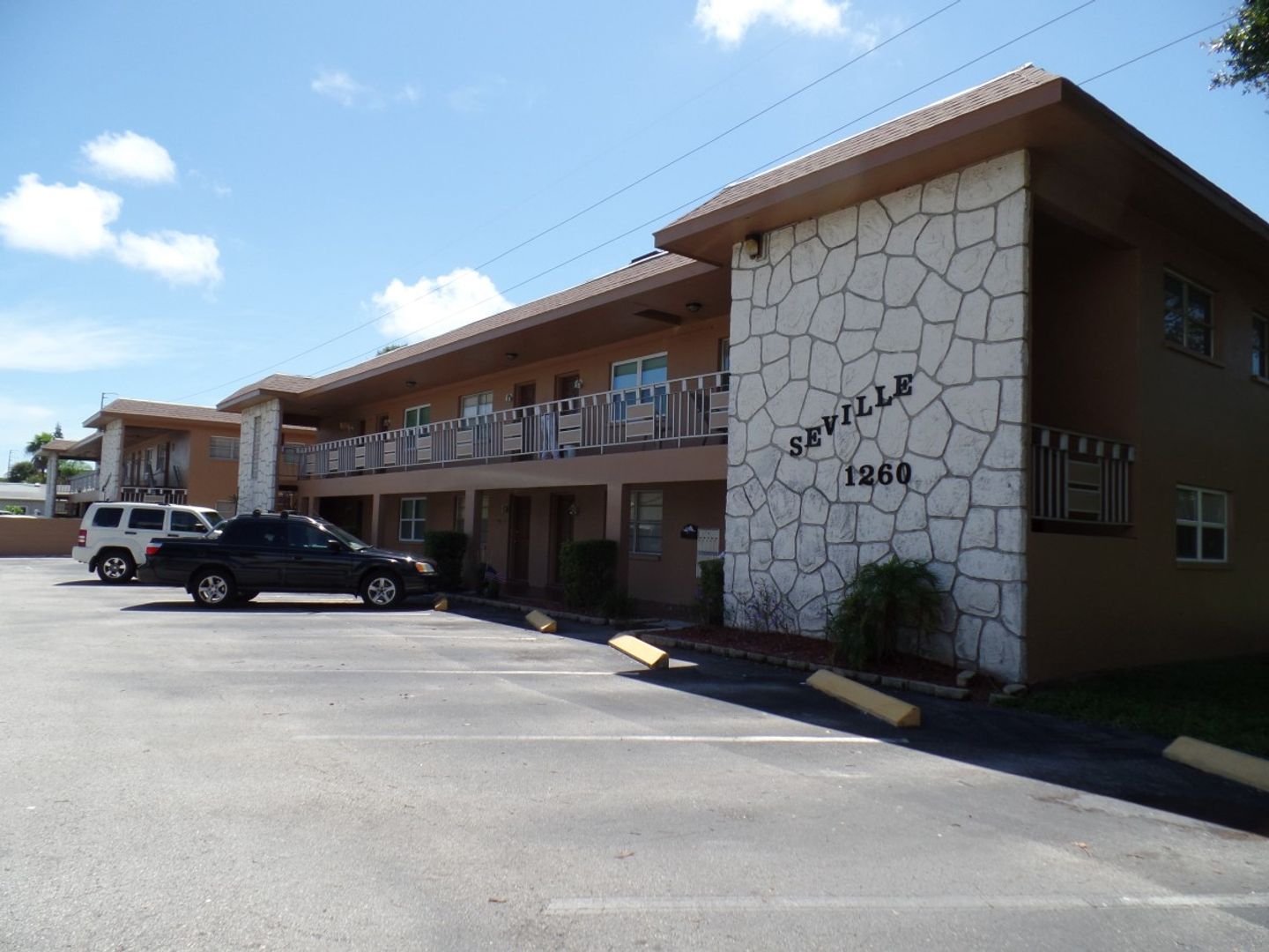 St. Petersburg House: 1260 70th St. N. #7