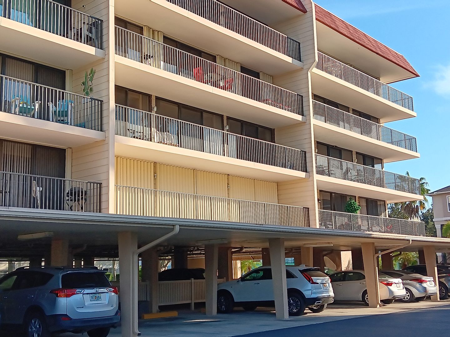 Dunedin House: 2700 Bayshore Blvd, 9-301