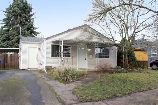 Cutie South Tabor 3 Bedroom Home w/Large Backyard – photo 1