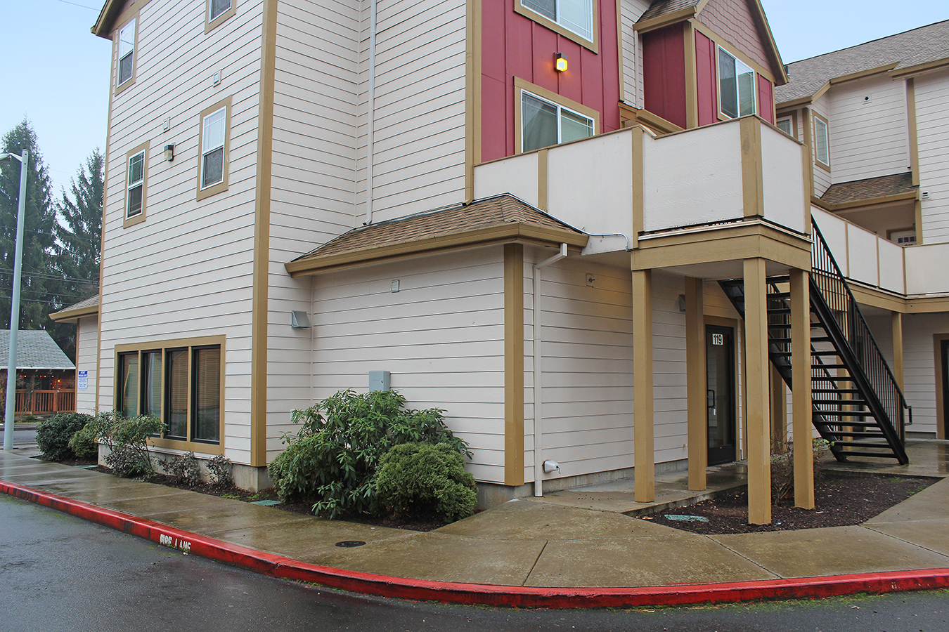 Portland Apartment: 123 NE 172nd Avenue