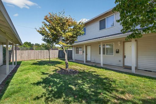 2 Bed/1.5 Bath Gladstone Townhome