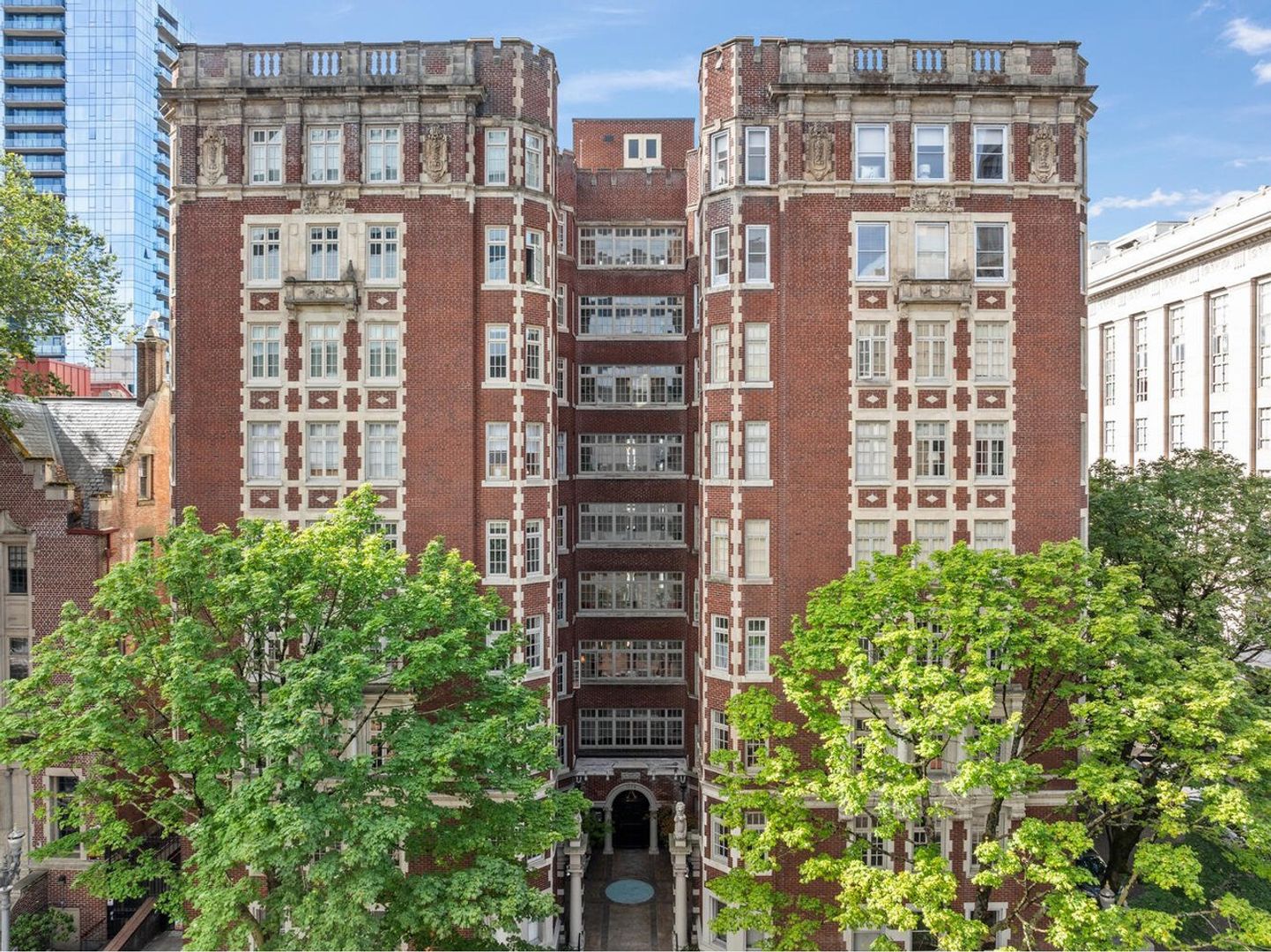 Portland House: 1209 SW 6th Ave #404