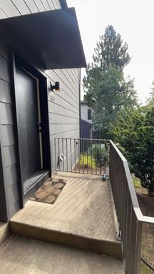 Modern Lake Oswego 1 Bedroom Townhome – photo 1