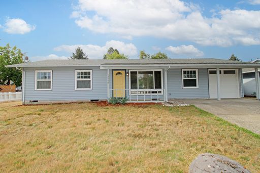 Thoughtfully Updated 3 Bed/2 Bath Ranch Home on Large Lot – SE PDX – photo 1