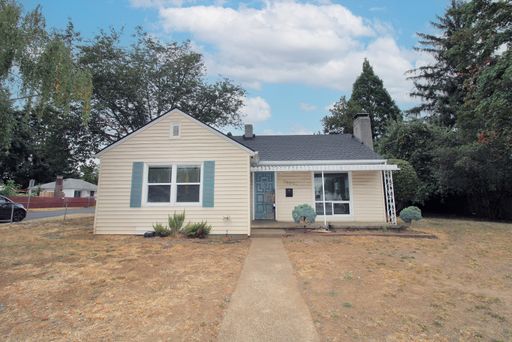 2 Bed / 1 Bath Brentwood-Darlington Bungalow on Huge Fenced Lot – photo 1