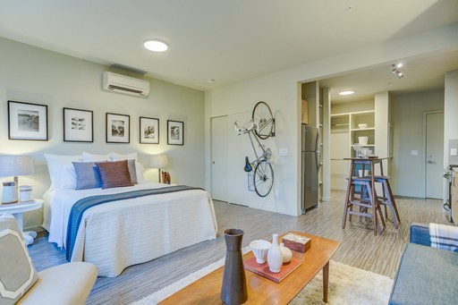 Gorgeous Modern SE Hawthorne Studio w/Shopping, Dining, Theater at your Doorstep! – photo 1