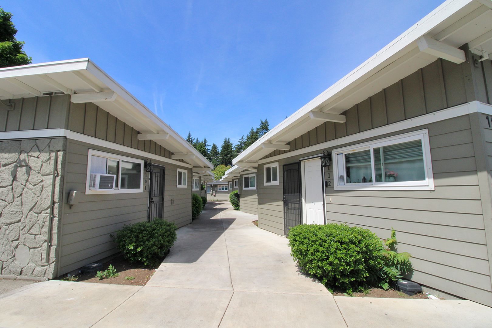 Portland Apartment: 18245 E Burnside Street