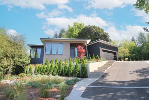 Stunning Brand New Contemporary Bridlemile Home - 4 Bed/4.5 Bath – photo 1