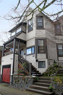 Light and Bright 2 bedroom Victorian-Style Duplex in Lair Hill – photo 1