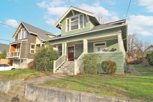 4 bedroom and 2 bathroom Craftsman Apartment In the Alberta Arts Neighborhood – photo 1
