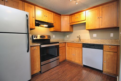 Nicely Updated 1 Bedroom at The Easton Apartments in SE PDX! – photo 1