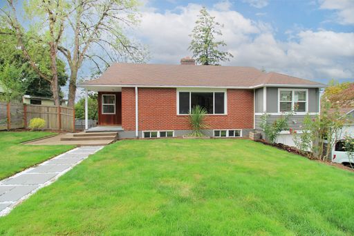 Gorgeous 2 Bed/2 Bath Apt in Beautifully Remodeled Crestwood Duplex Home – photo 1
