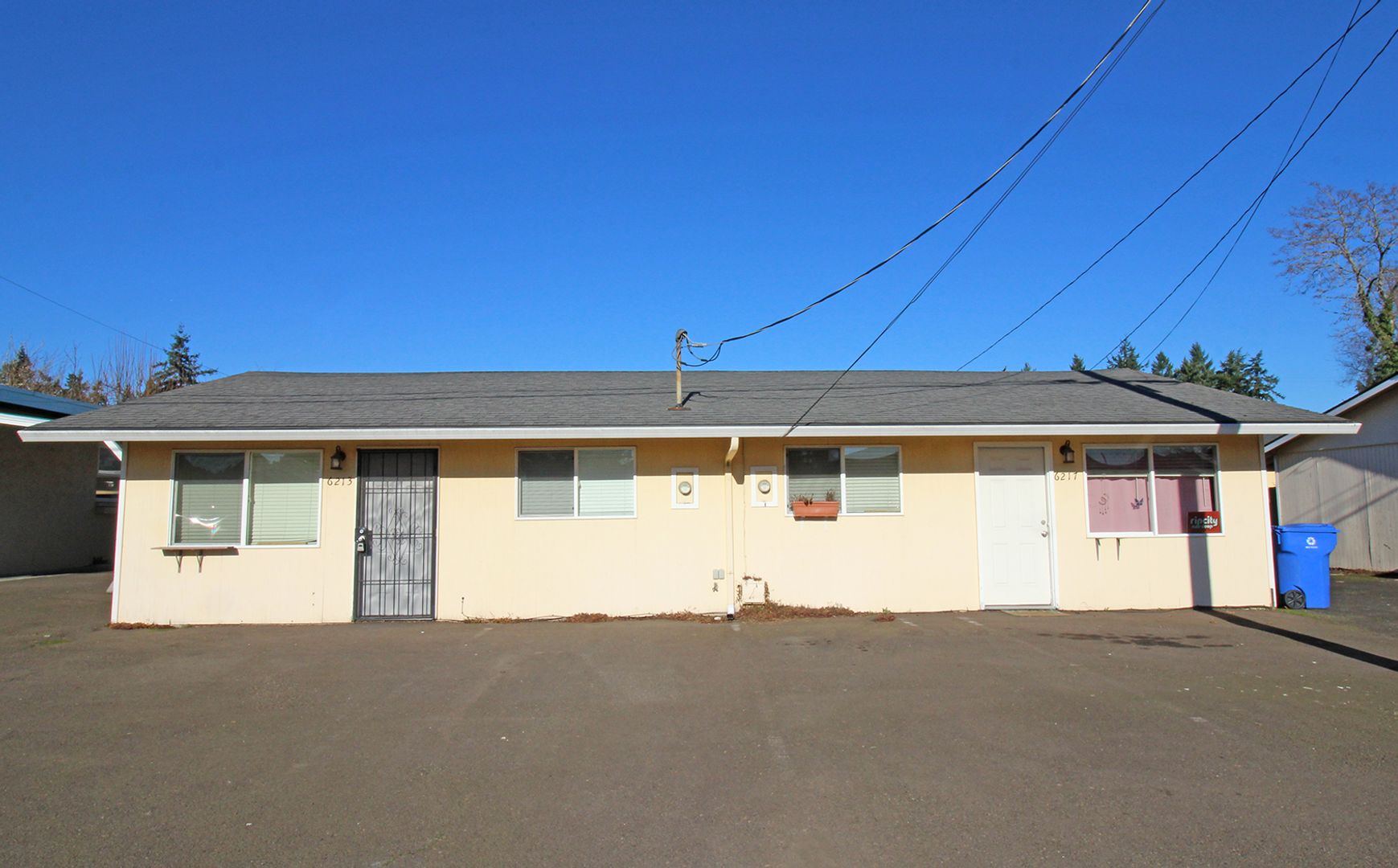 Portland Apartment: 6213-6217 SE Fern Ave