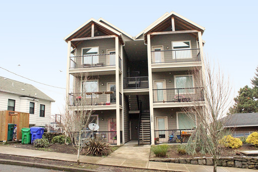 Stylish Kenton Neighborhood 2 Bedroom Near the MAX – photo 1