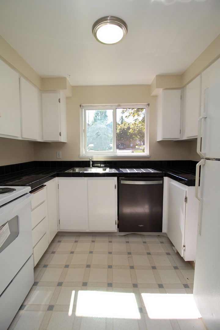 Portland Apartment: 11102-11130 SW 62nd Ave