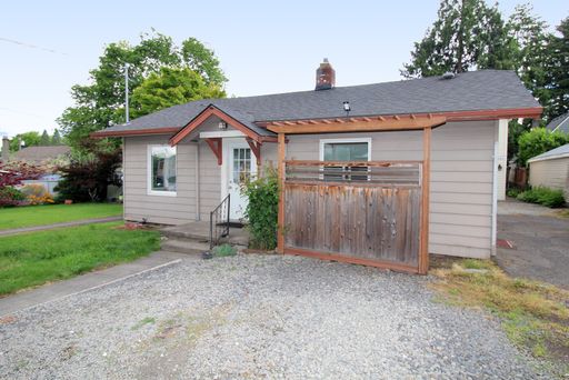 Freshly Updated 2 Bedroom Parkrose Bungalow – photo 1