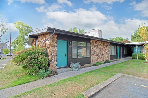 Montavilla Perfection - 1 Bedroom Mid-Century Apartment w/Tons of Character – photo 1
