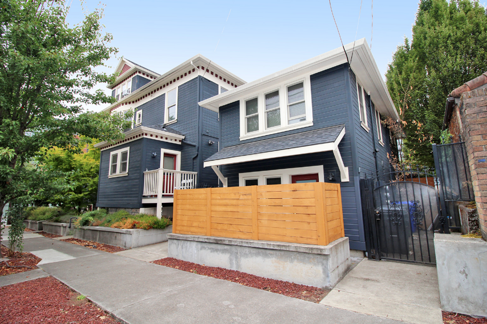 Portland Apartment: 220 NW 17th Ave