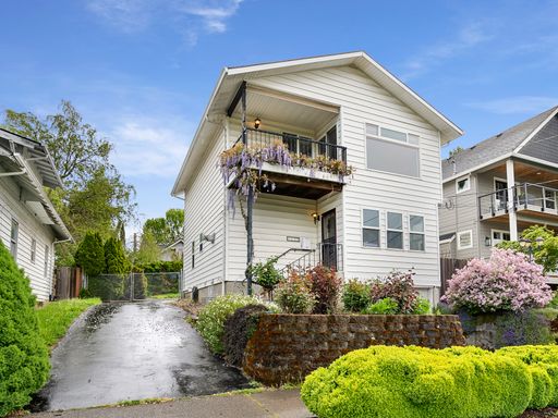 3 Bed/3 Bath Cathedral Park Charmer with Great Updates & Sauna! – photo 1