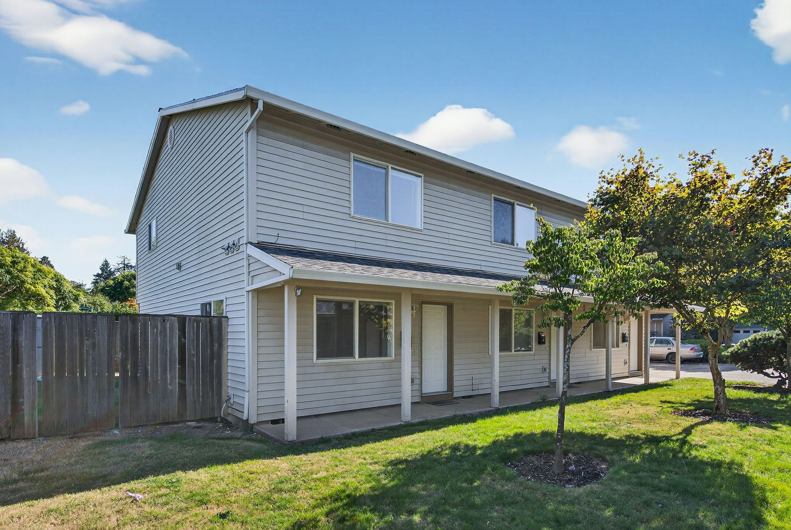 Gladstone Apartment: 420 - 470 W Gloucester St