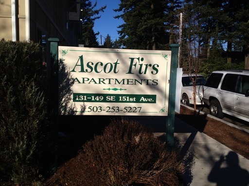 Cute and Cozy 2 Bedroom, 1 Bath Apartment at the Ascot Firs – photo 1