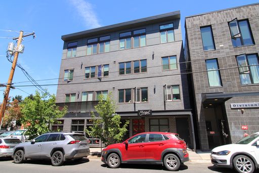 Live On Division Street! – photo 1
