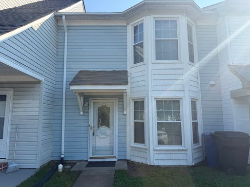 Townhouse in Virginia Beach – photo 1